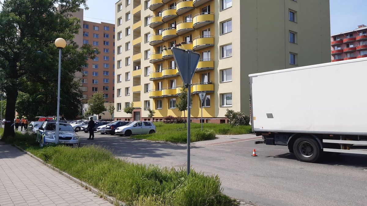 Ženu na sídlišti v Kroměříži srazilo nákladní auto. Na místě zemřela